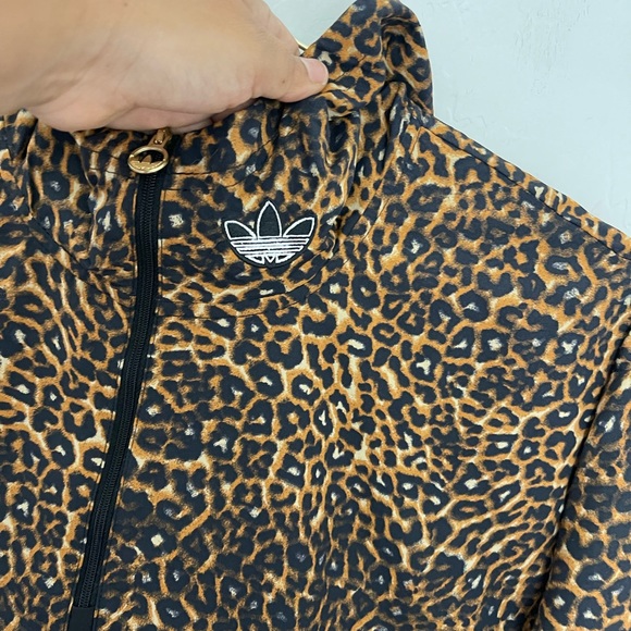 adidas Originals windbreaker jacket in leopard print size M NWT - Picture 10 of 13